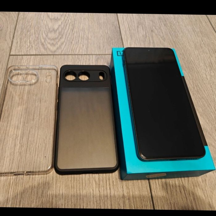 Vând oneplus nord 4 ,negru ,12 GB RAM,256 gb memorie