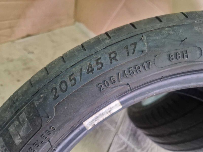 2 Michelin R17 205/45/ 
летни гуми DOT0523