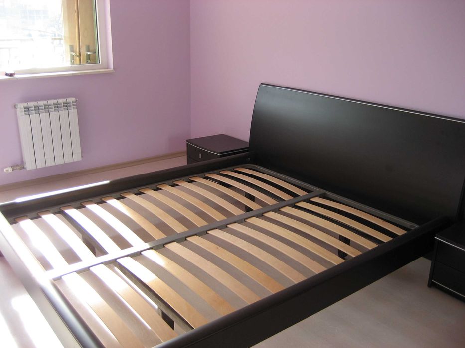 Спалня МДФ естествен фурнир с 2 нощни шкафчета