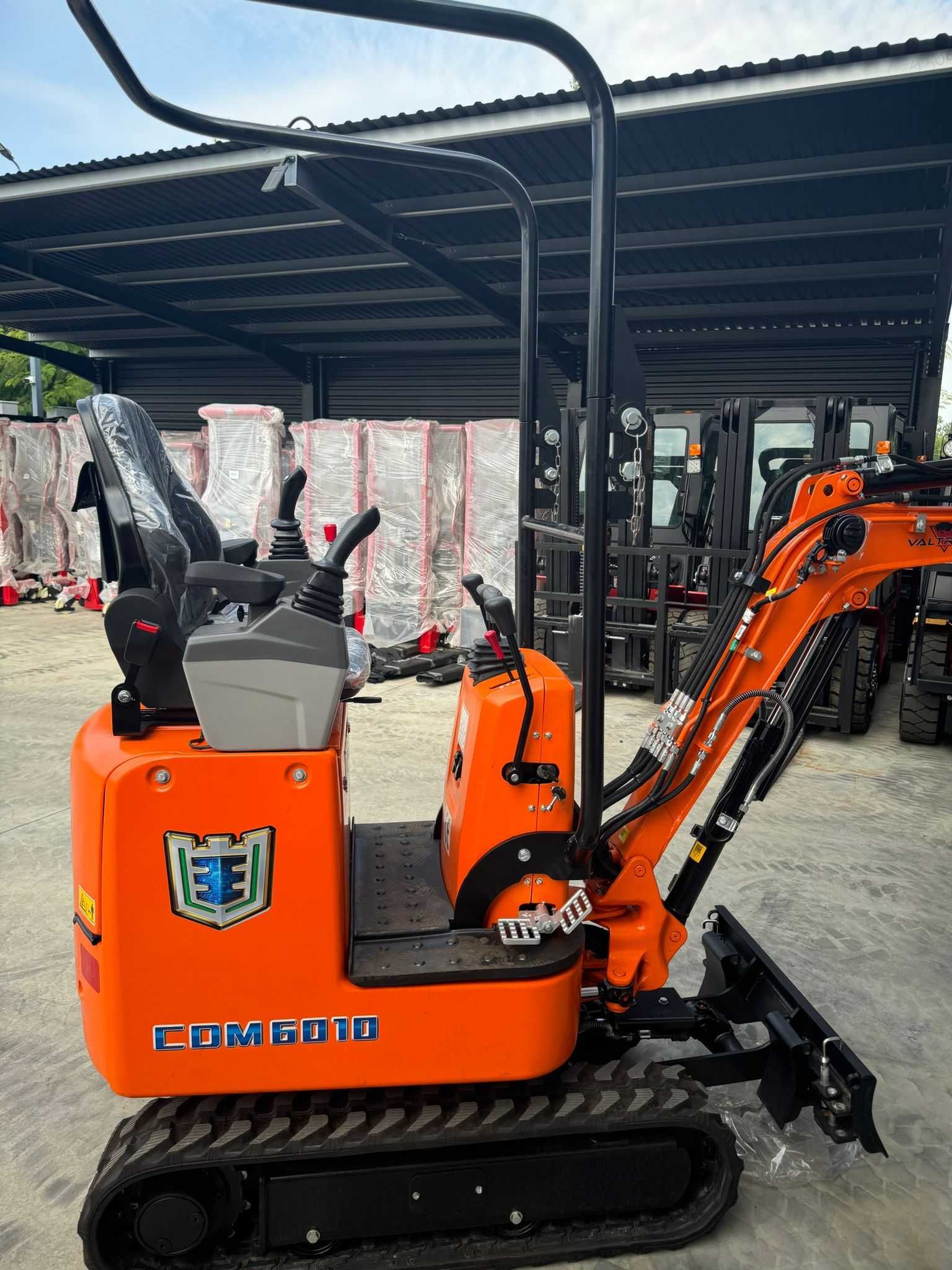 Mini excavator Valtruck 1,0t NOU Premium  Motor YANAMR GARANTIE 3 ANI
