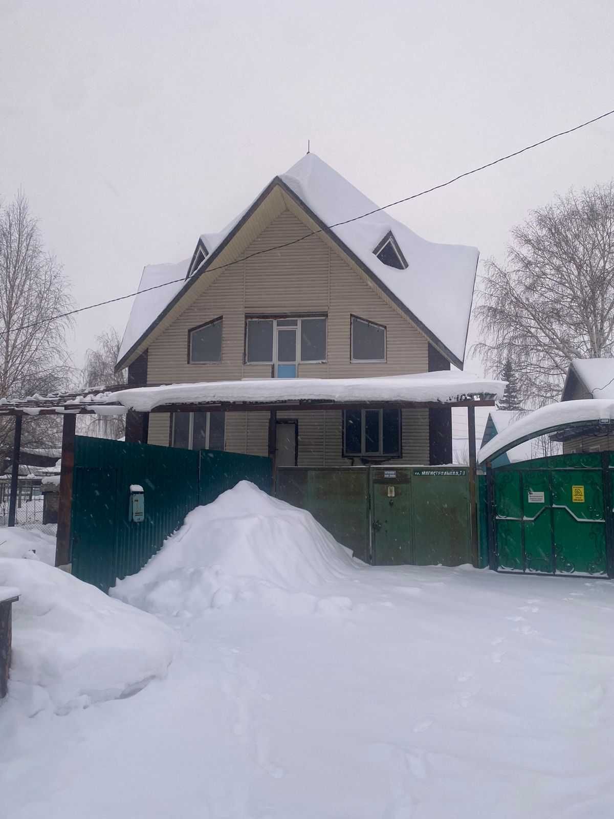 Продам трехэтажный дом в пос. Мирный