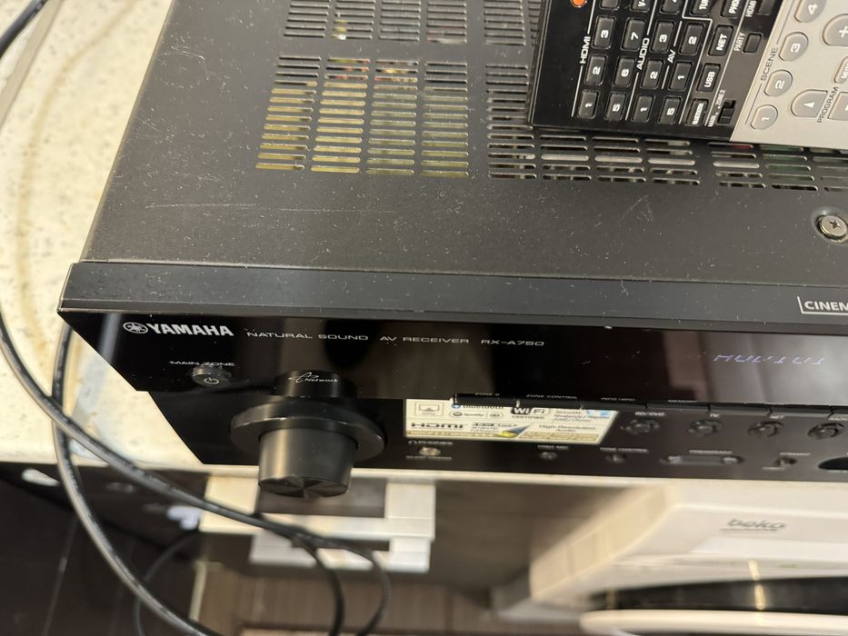 Yamaha RX-A750 resiver