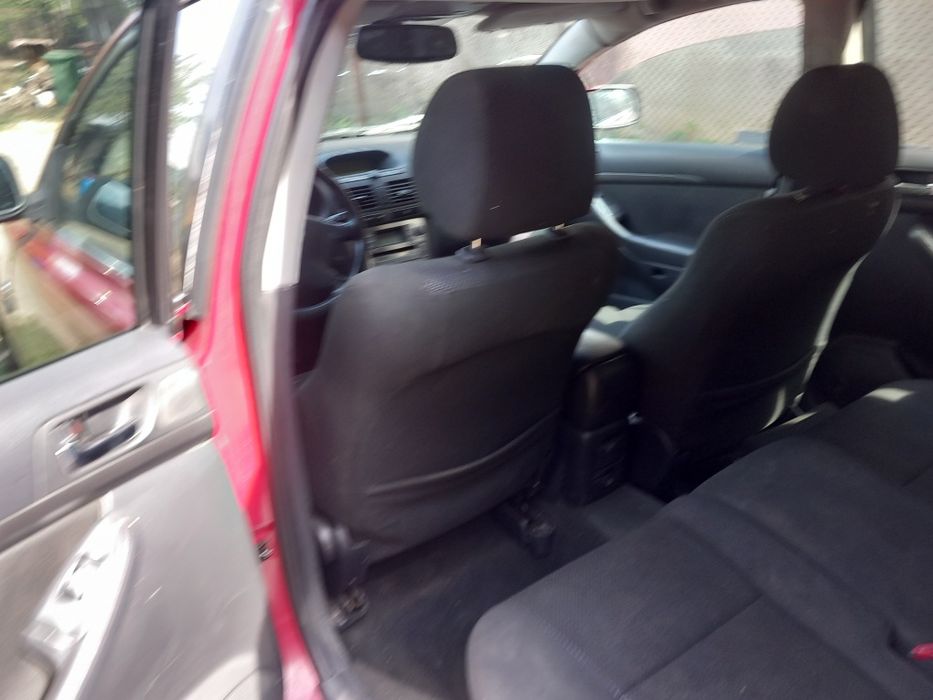 Toyota avensis anul 2005