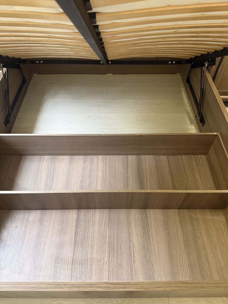 Продаю двуспальную кровать 1600×2000 мм