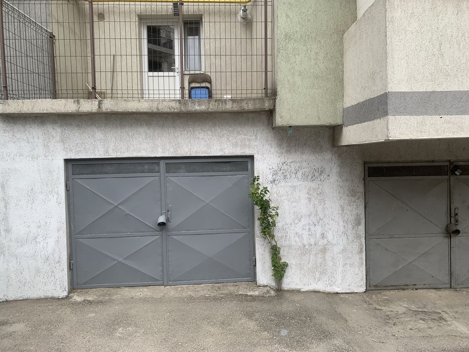 Garaj in zonă centrală langa Palatul de Justitie
