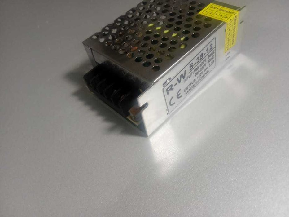 12v 3.2A блок питания и другие блоки питания на 12v и на 24v есть