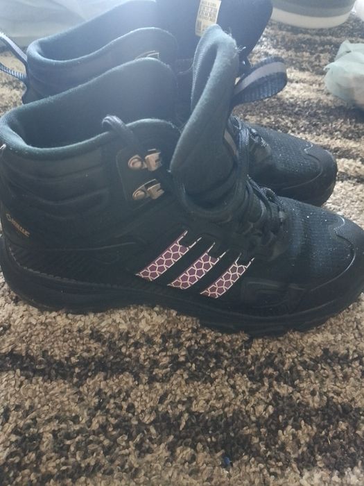 Продам кроссовки на мальчика