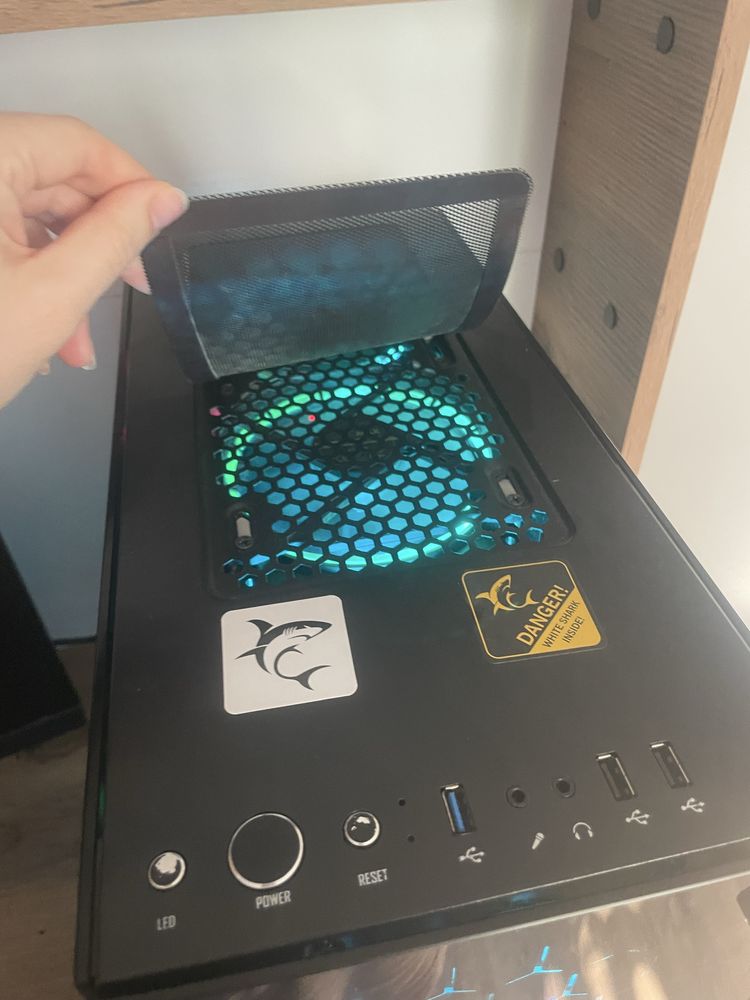 Продавам геймарски компютър HP