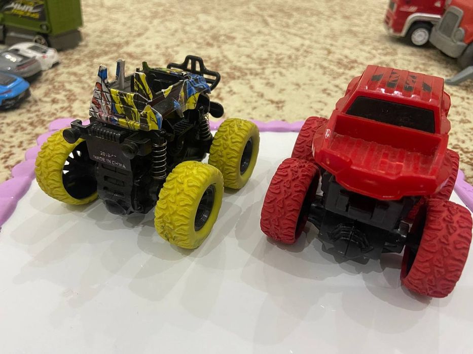 Игрушки б/у и новые.модельки, трансформеры