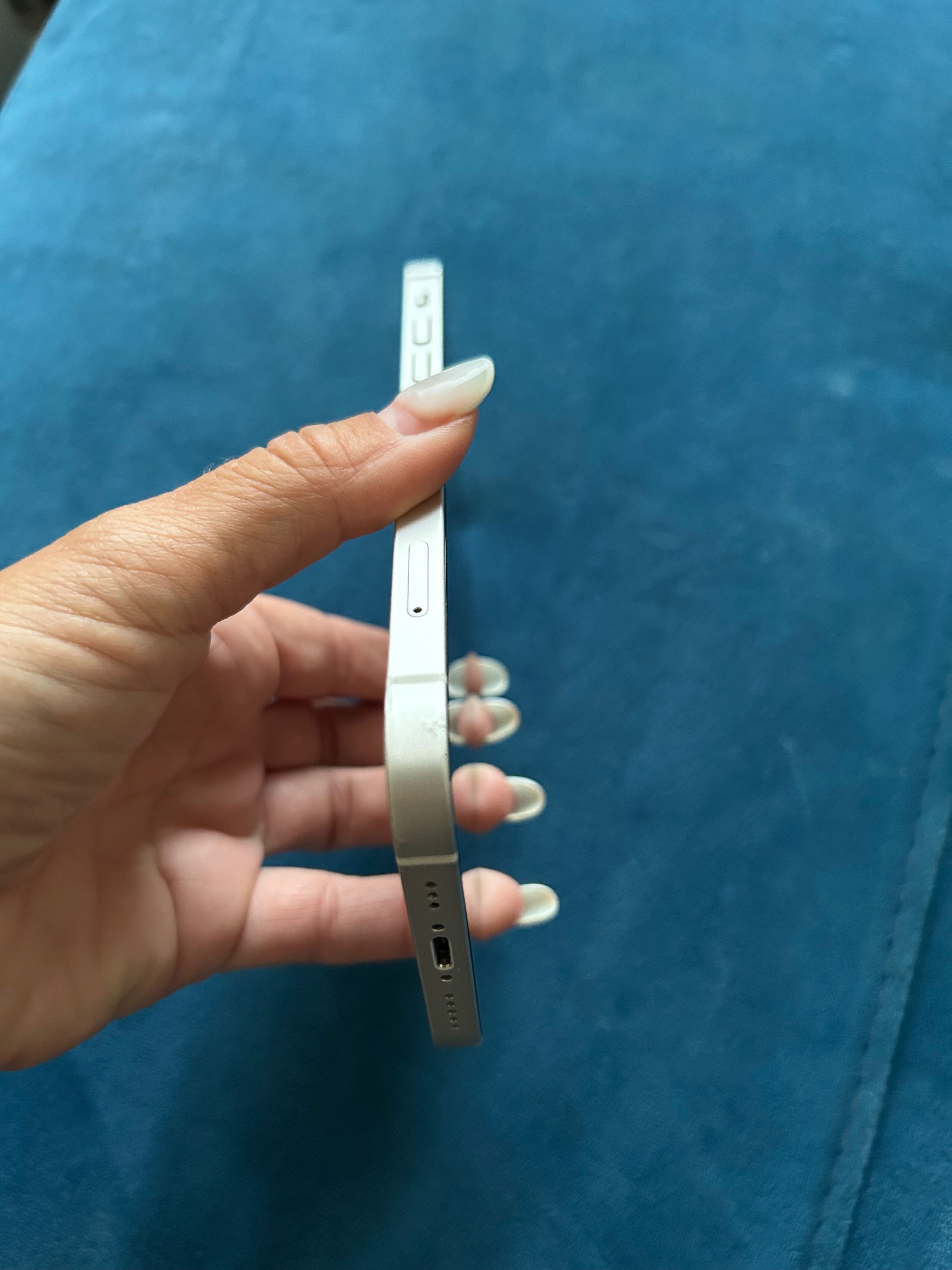 iPhone 12 64 GB бял
