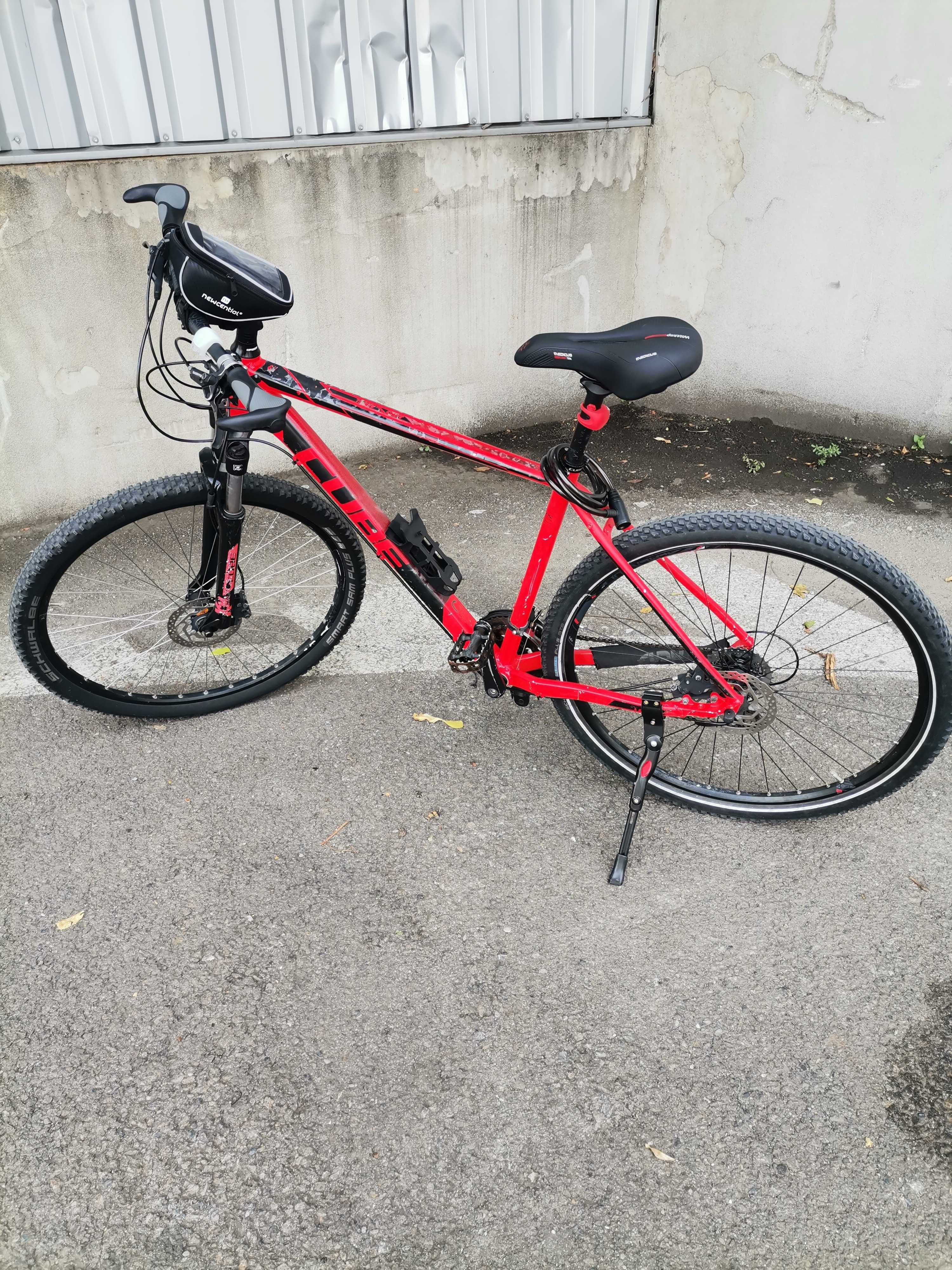 Vând bicicleta CUBE pe 29'