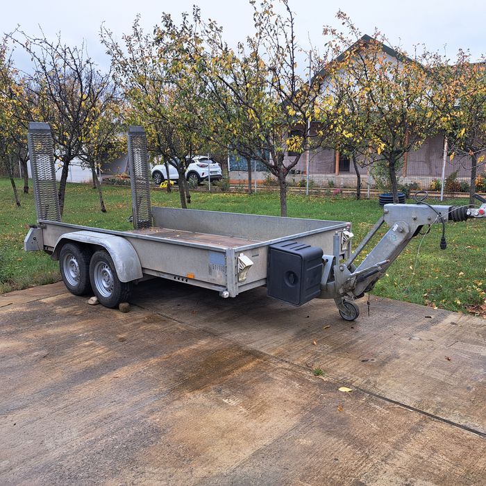 Remorca pentru utilaje  de 3,5 Tone An 04/2010 cu rampe stare perfecta