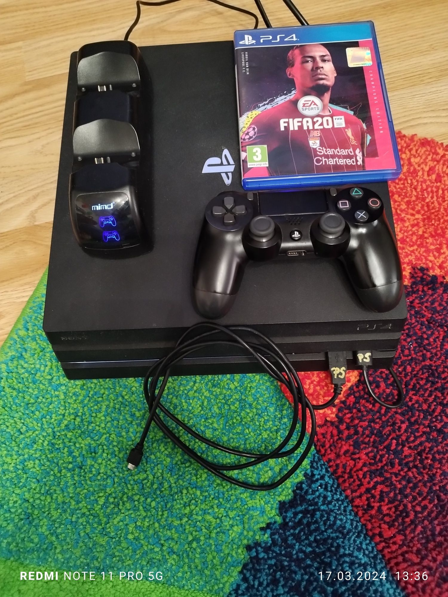 PS4 pro+1 controler+1 joc fifa 20+statie încărcare pentru 2 controlere