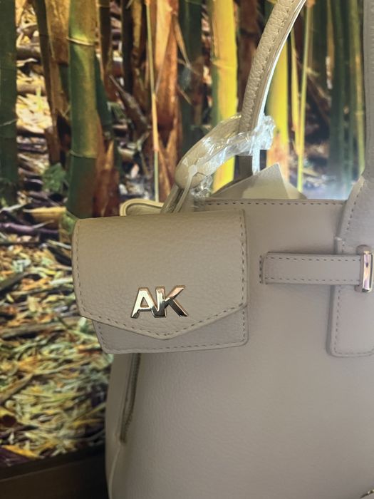 Класическа чанта за ръка Anne Klein