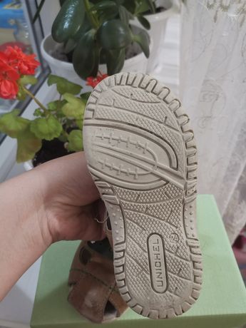 Кожанные сандали для садика