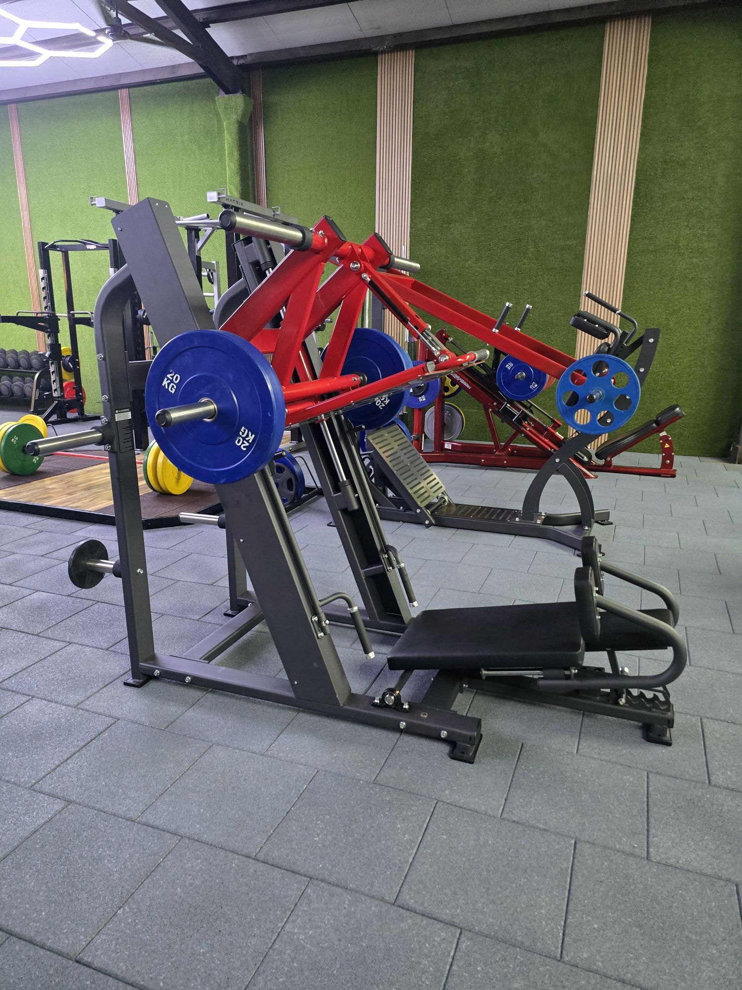 Vertical leg press вертикална лег преса със свободни тежести