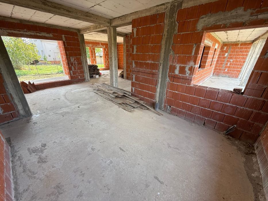 Ofer spre vanzare Casa stil Mediteranean la intrare in Vetis