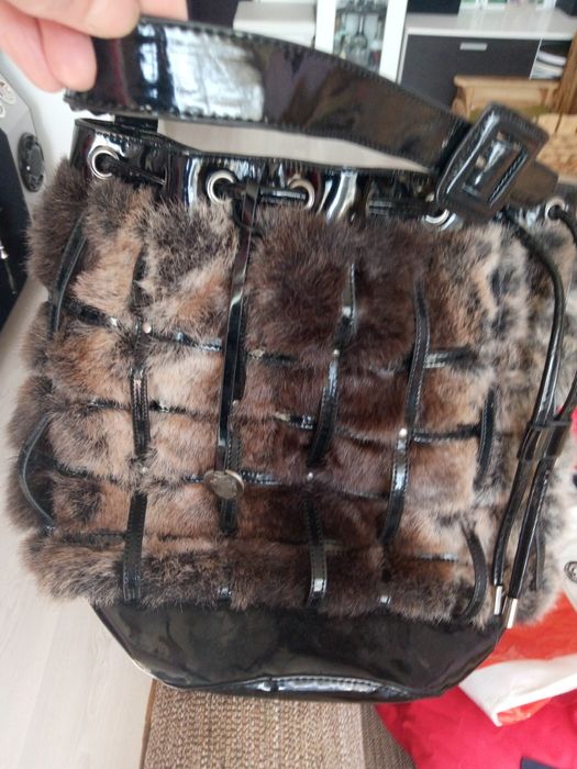 Продавам малко ползвани дамски чанти