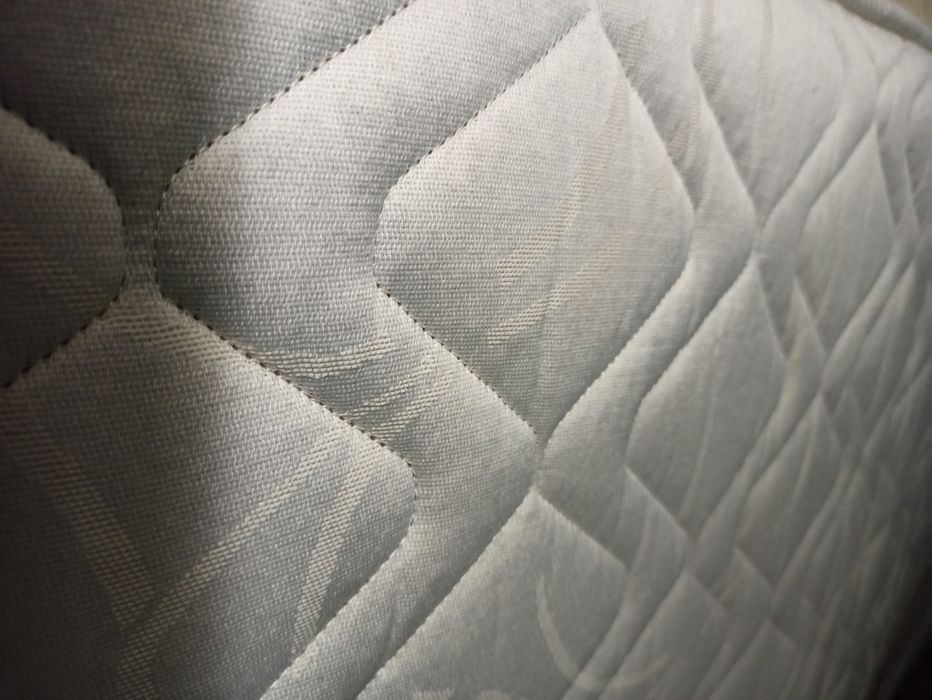 Продавам матрак двулицев