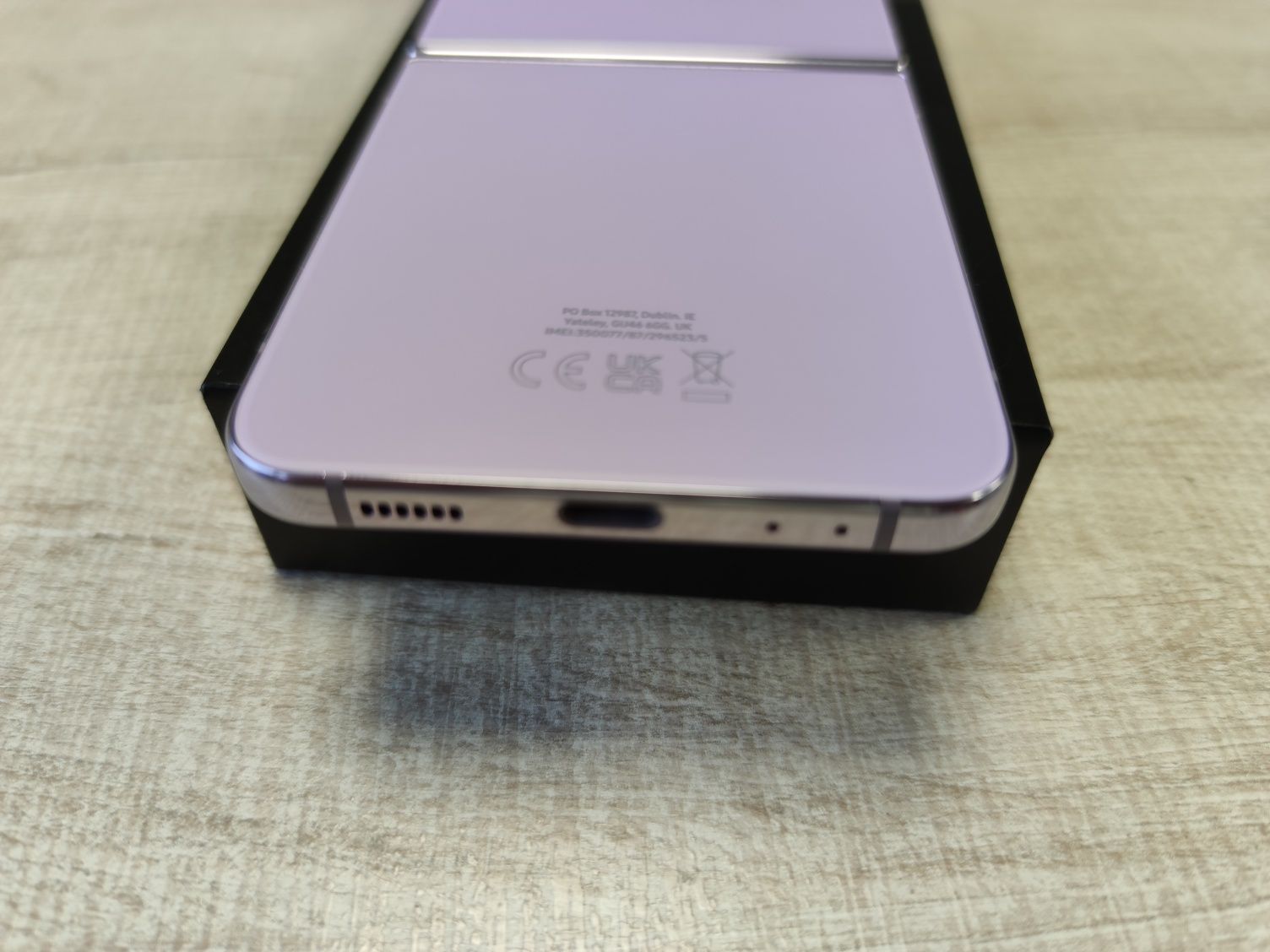 Samsung Galaxy Z Flip 4 5G 128GB 8RAM Purple Като нов!
