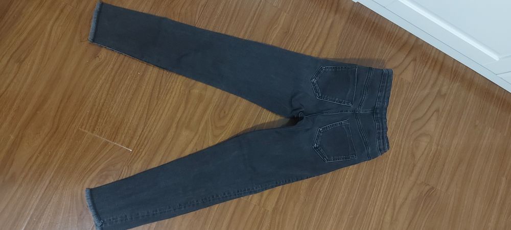 Blugi zara , pulover C&A