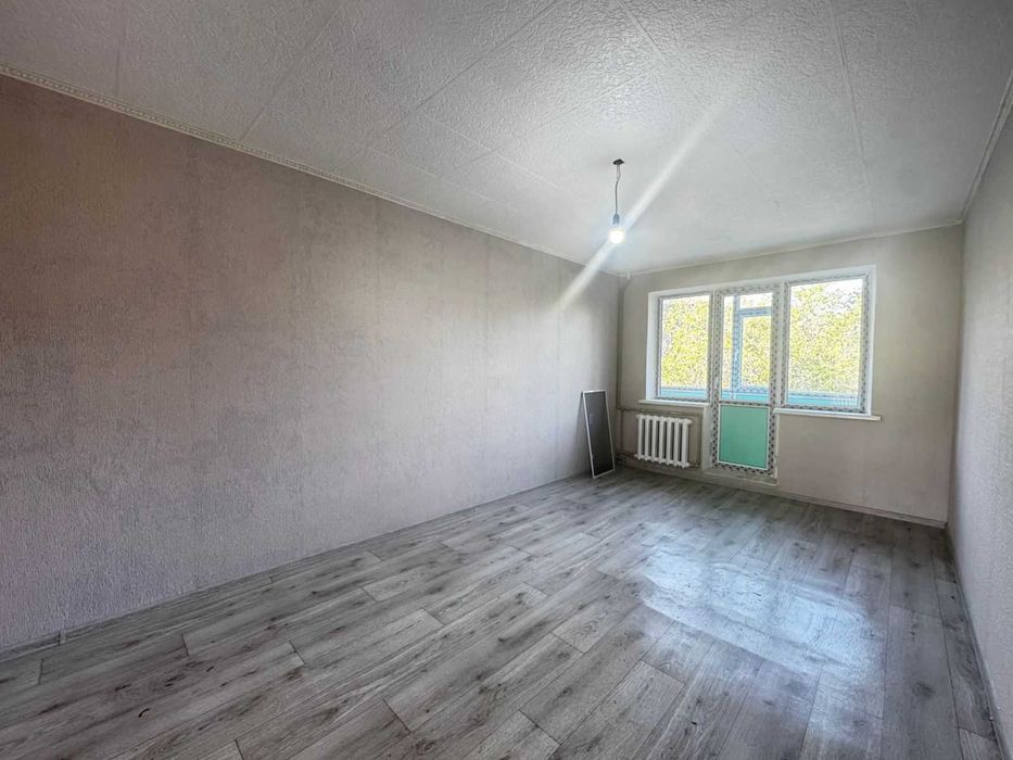 Продам 2х комн квартиру на 4 мкр на 3 этаже