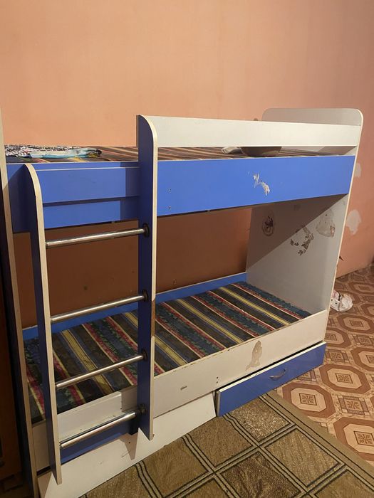Двухярусная кровать