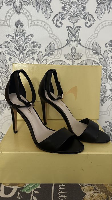 Босоножки с завязками