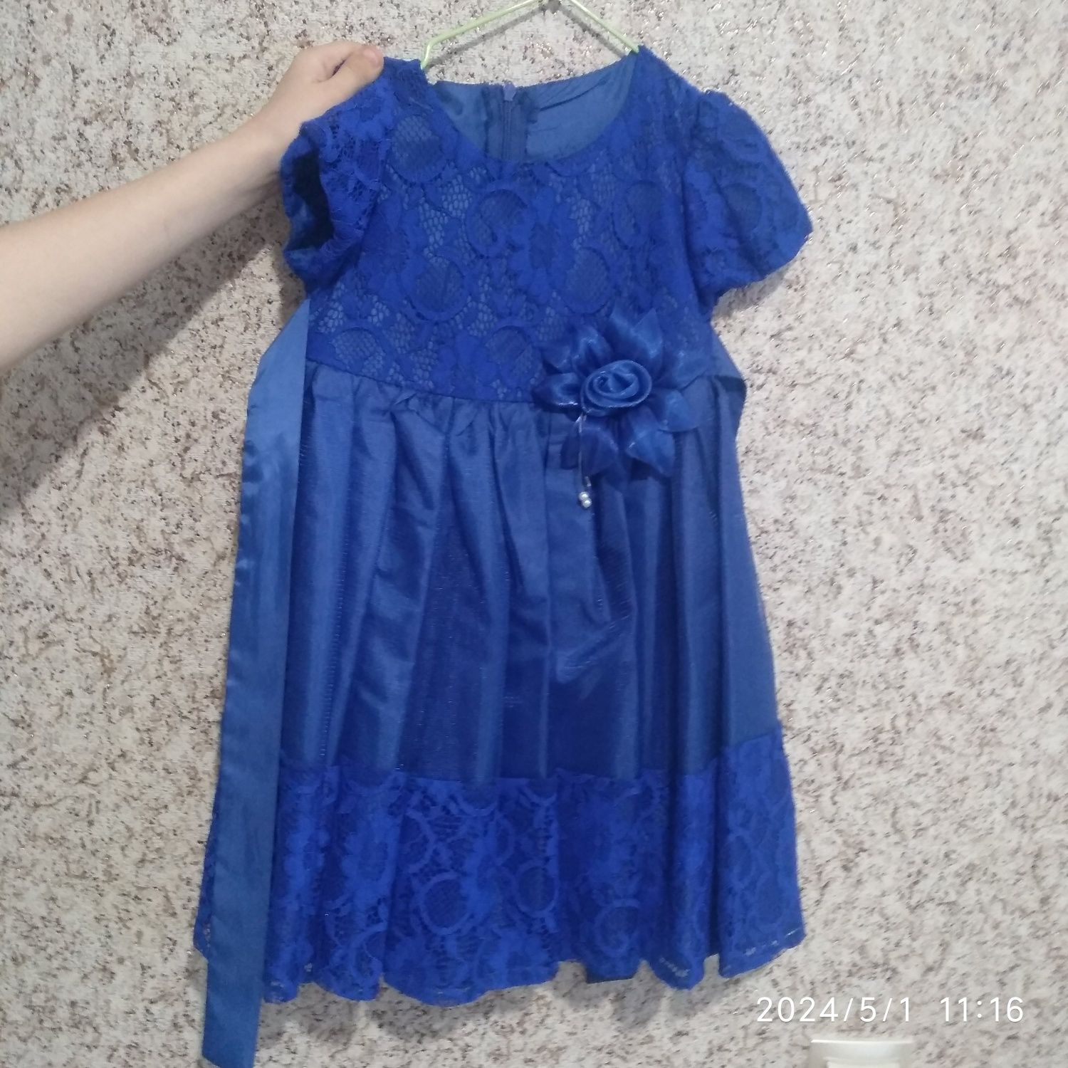 Платье синее на девочку можно в хорошем состоянии