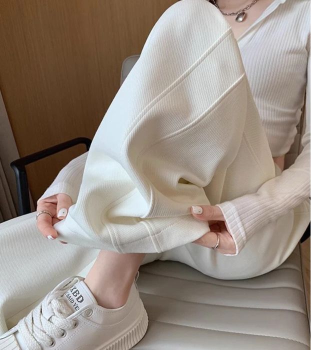 Продам Новые белые брюки