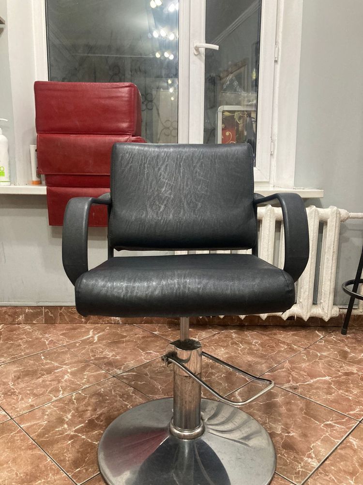 Срочно продам кресла для парихмахерской