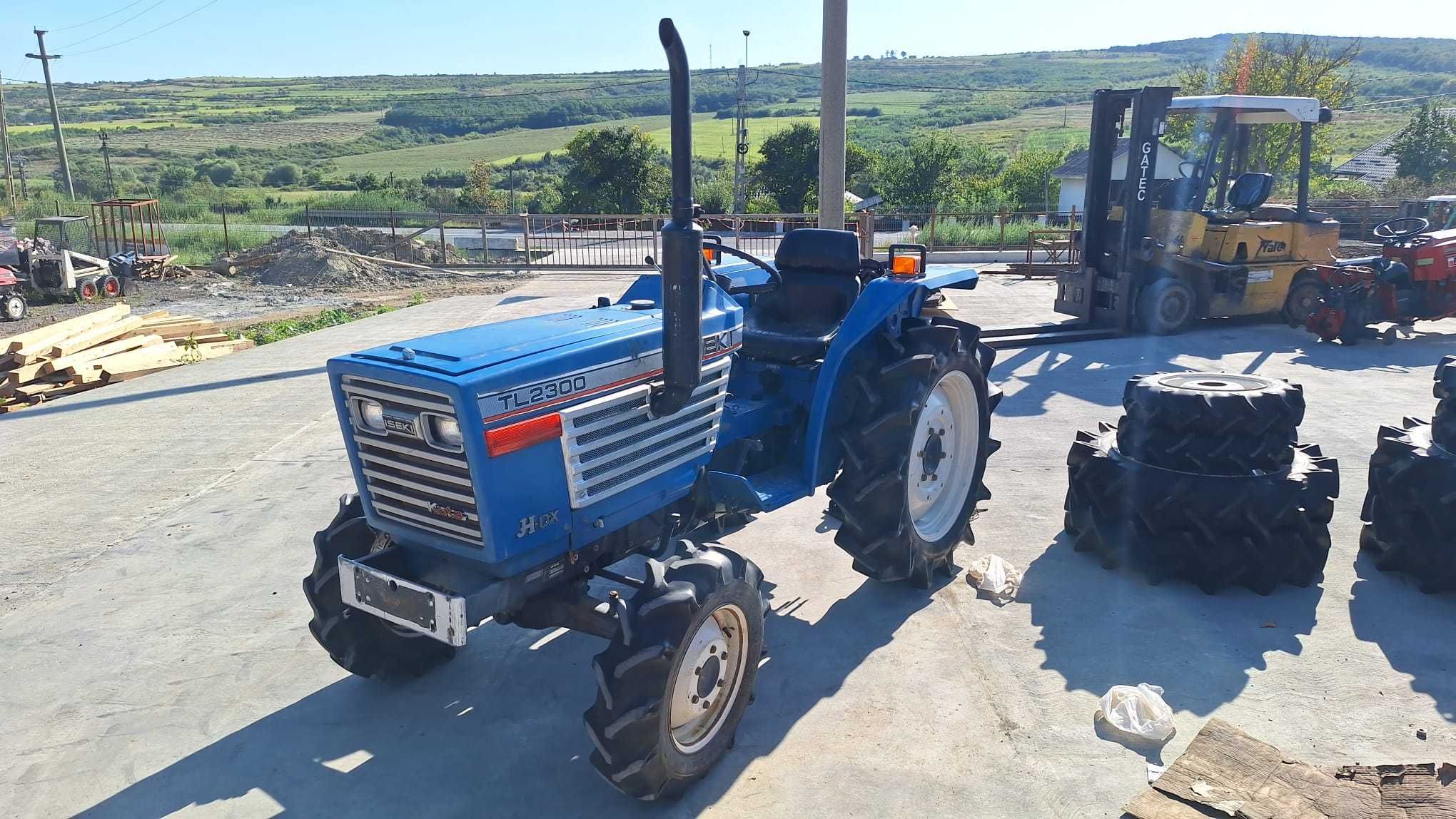 Tractor japonez Iseki TL2300, 23 CP, 4x4 dotat cu freza, RATE FIXE!