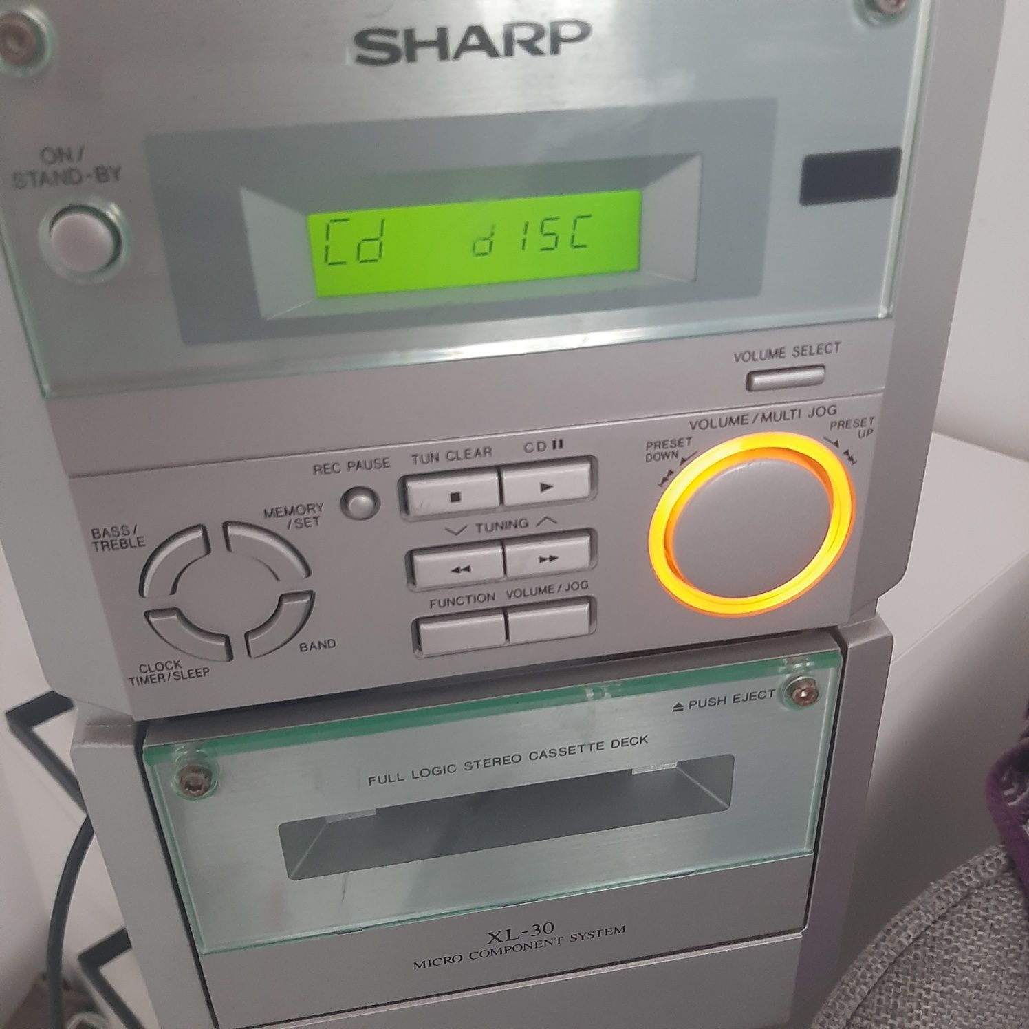 Продавам музикална уредба Sharp XL-30H