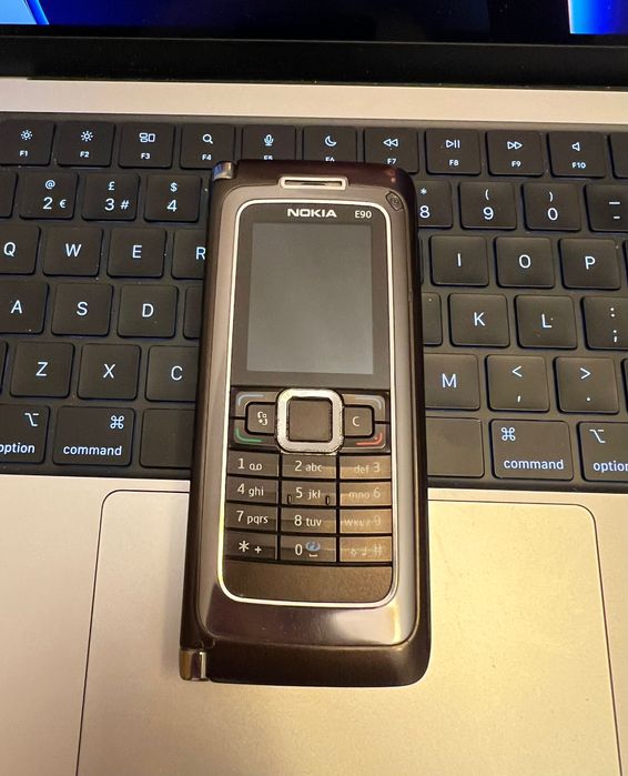Telefon clasic / vintage Nokia E90 communicator 9300 9500