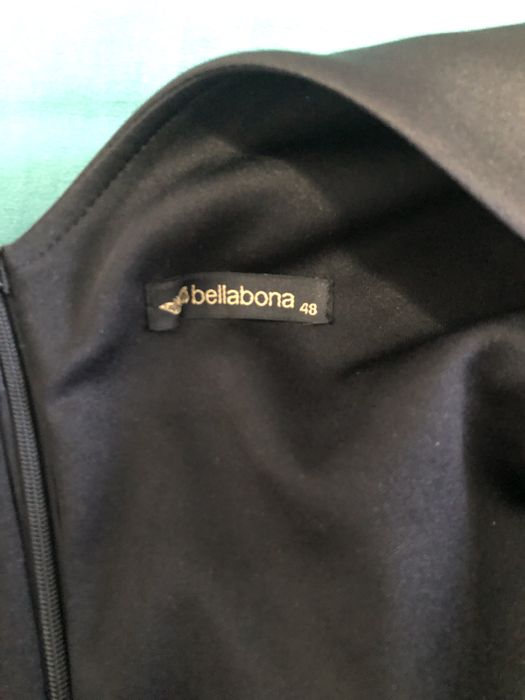 Vand rochii de ocazie