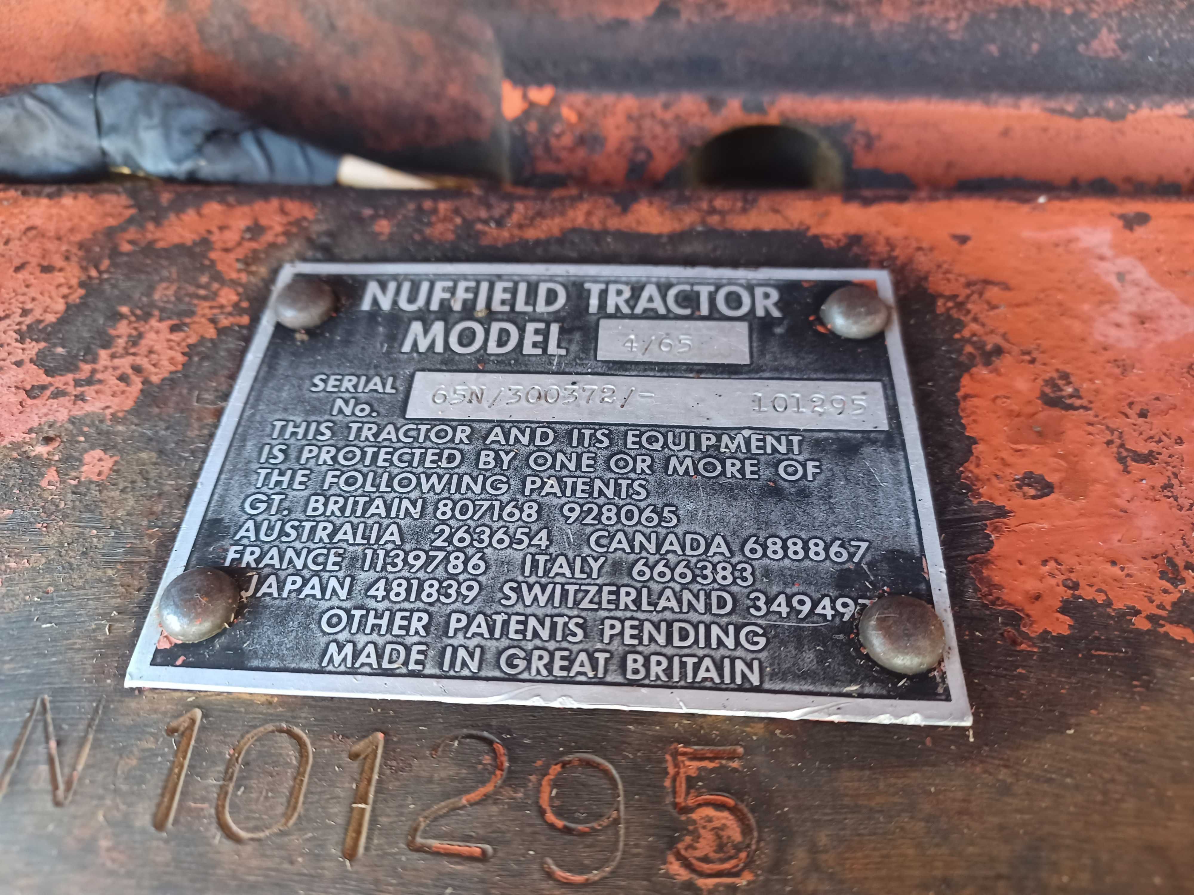 Автентичен британски трактор  NUFFIELD