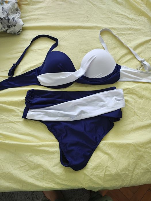 Costum de baie nou