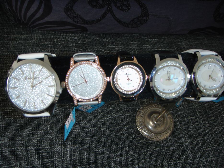 Хит 2020-Екстравагантен дамски ръчен часовник