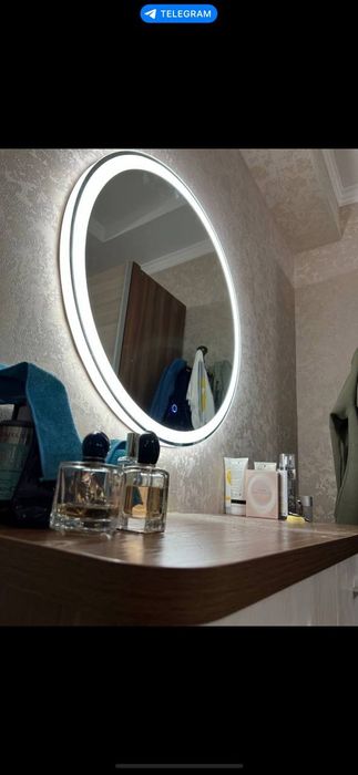 Зеркало с LED подсветкой.
Зеркала для ванной комнаты 
Зеркало с сенсор