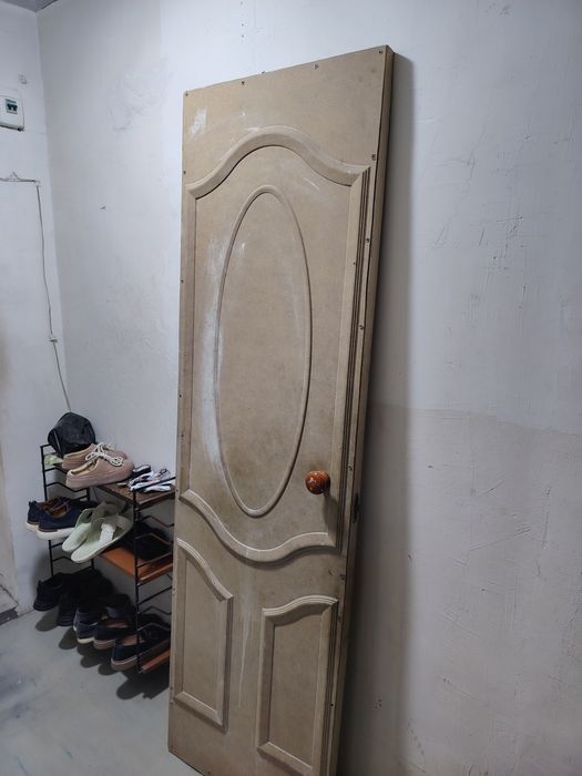 Продам дверь орех