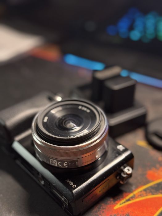 Vand Kit mirrorless aps-c Sony a6000 - obiectiv Sony 16mm 2.8 pancake