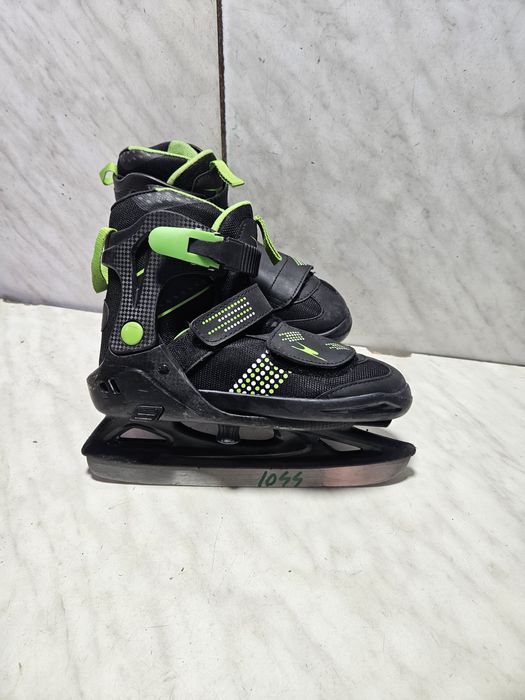 Patine 1044 gheata reglabile   marime 33-34-35-36 și 37 .