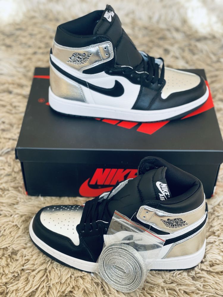 Air Jordan 1 Retro High Silver Toe Black Metallic