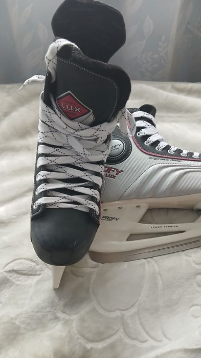 Продам коньки profy LUX 3000