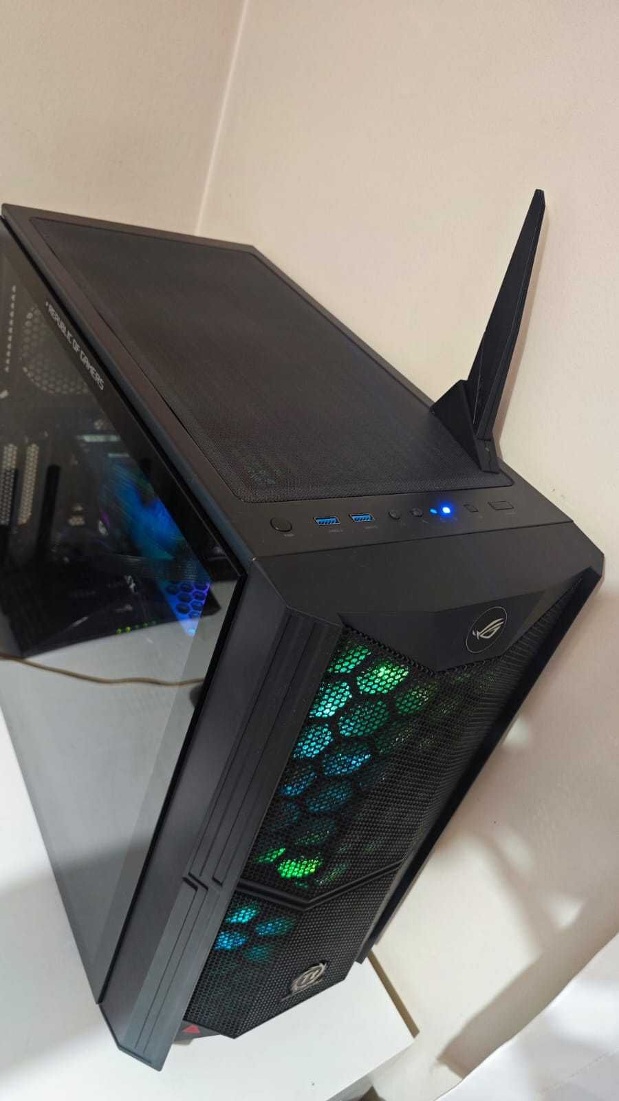 Gaming PC / Ryzen R7 3800x, Rtx 3070, 16GB Ram, X570 Asus ROG strix