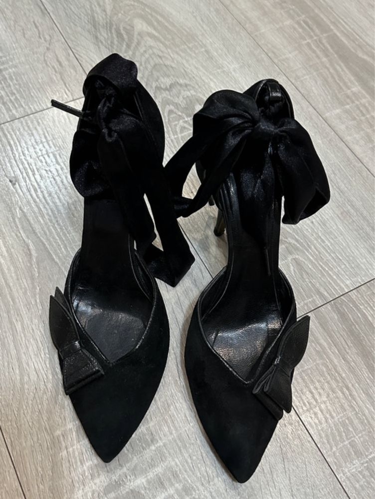 Pantofi stiletto