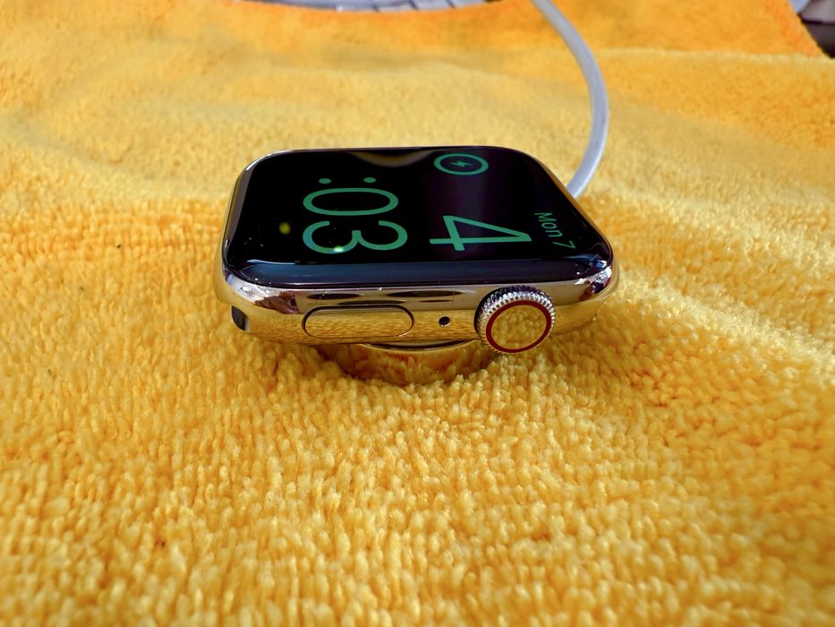 Apple Watch Series 5 / 44mm / Silver / Stainless Steel / GPS + LTE