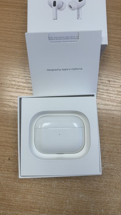 AirPods Pro комплект работи само лявата слушалка