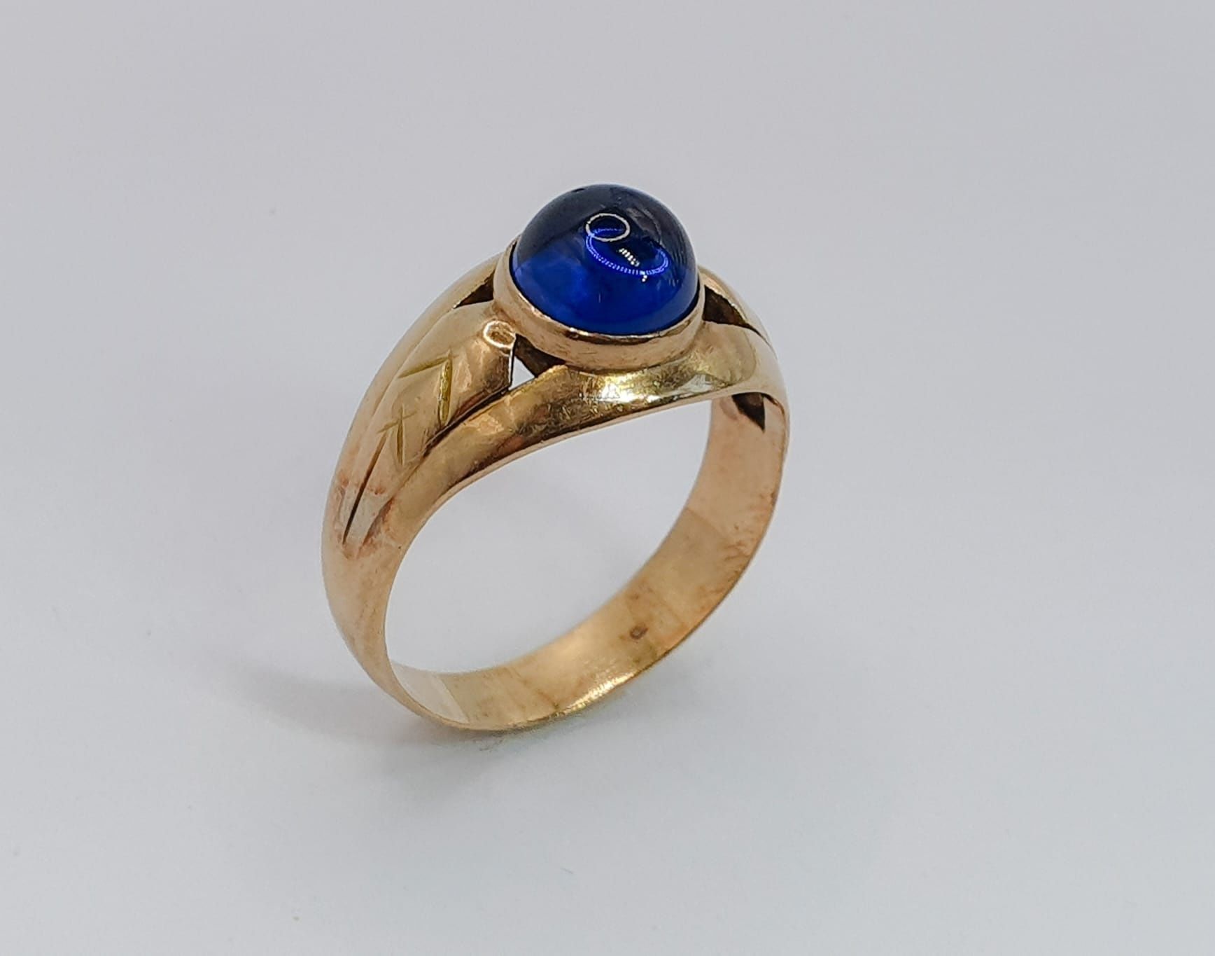 Inel din aur 18K cu safir albastru natural cabochon – mărimea 59