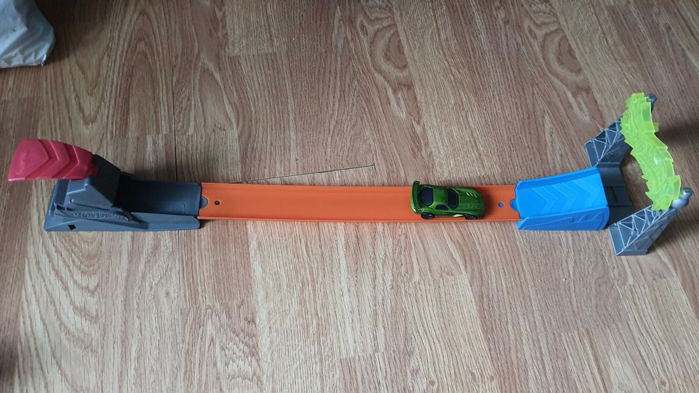 Hot wheels turnul electric